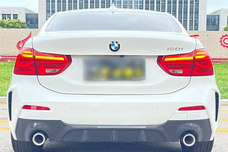 宝马1系 2021款 改款 120i M运动版车身外观6002