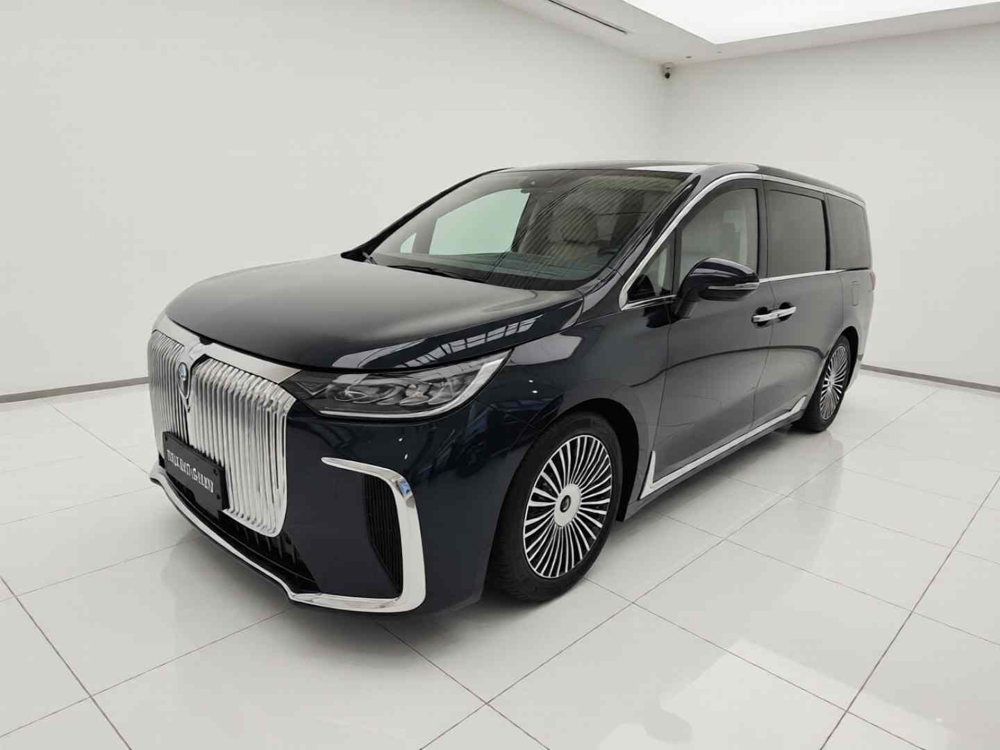 岚图汽车 岚图梦想家 2025款 PHEV 四驱旗舰鲲鹏版(2)