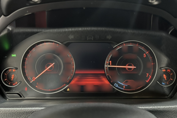 宝马3系 2019款 320Li M运动套装中控内饰7005