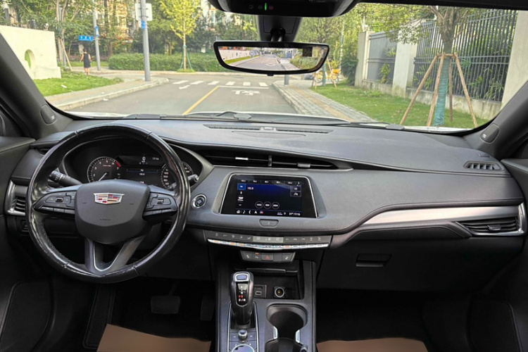 凯迪拉克XT4 2018款 28T 两驱领先型中控内饰7011