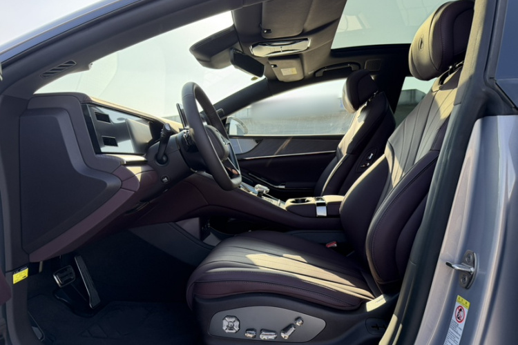 腾势Z9GT 2024款 1100四驱Pro版局部细节19