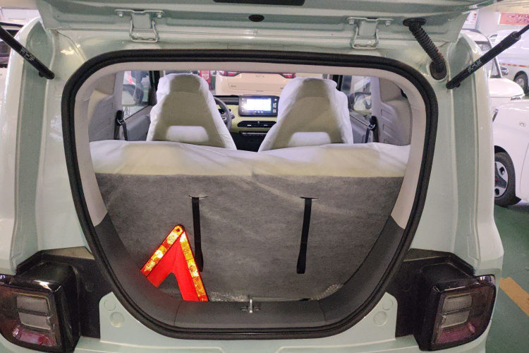 吉利银河 2024款 熊猫mini 200km 耐力熊机舱底盘23