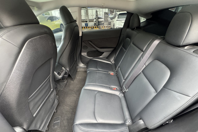 特斯拉 Model Y 2022款 改款 后轮驱动版中控内饰7005