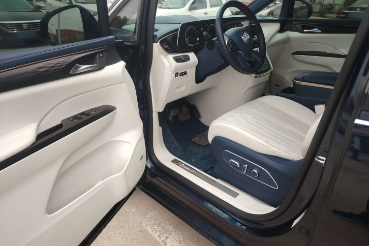 别克GL8 2020款 Avenir艾维亚 四座尊礼版中控内饰20