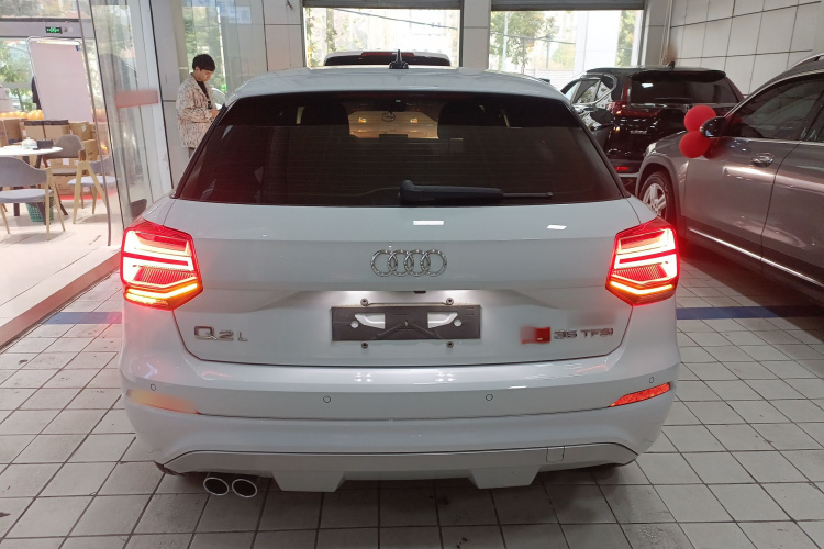 奥迪Q2L 2020款 35 TFSI 时尚致雅型车身外观6