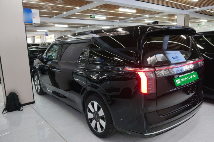 极氪009 2022款 ME版车身外观6003