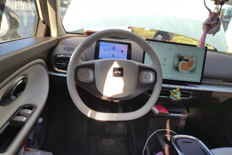 江淮钇为 钇为3 2023款 405km Pro中控内饰13