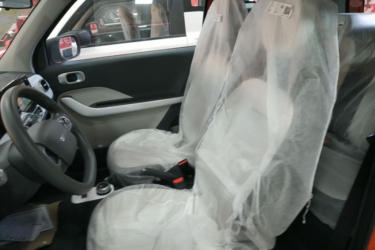 吉利银河 2025款 210km 熊猫骑士中控内饰19