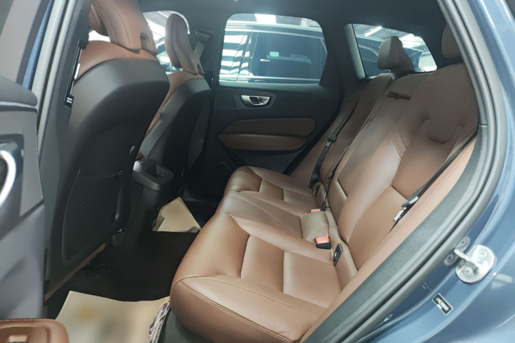 沃尔沃XC60 2023款 B5 四驱智远豪华版中控内饰7004