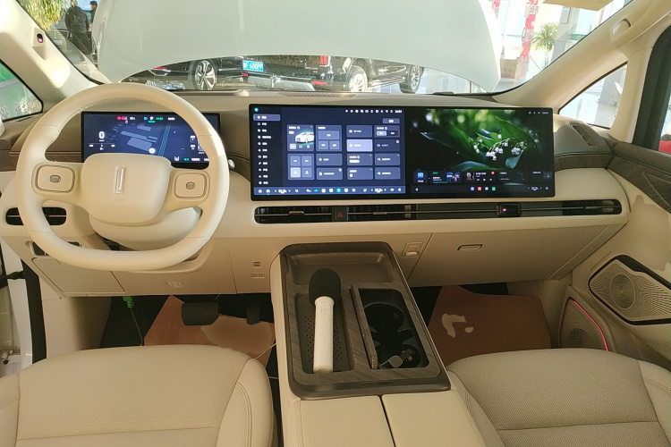 魏牌 高山 2025款 四驱高山8中控内饰12