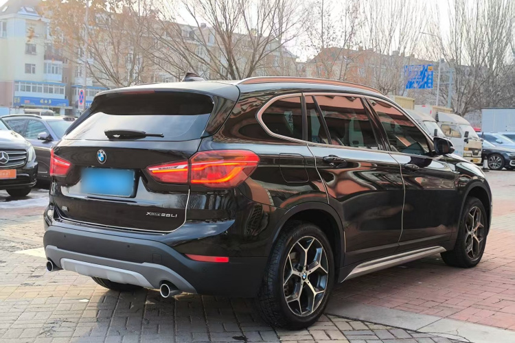 宝马X1 2018款 xDrive20Li 尊享型车身外观6007