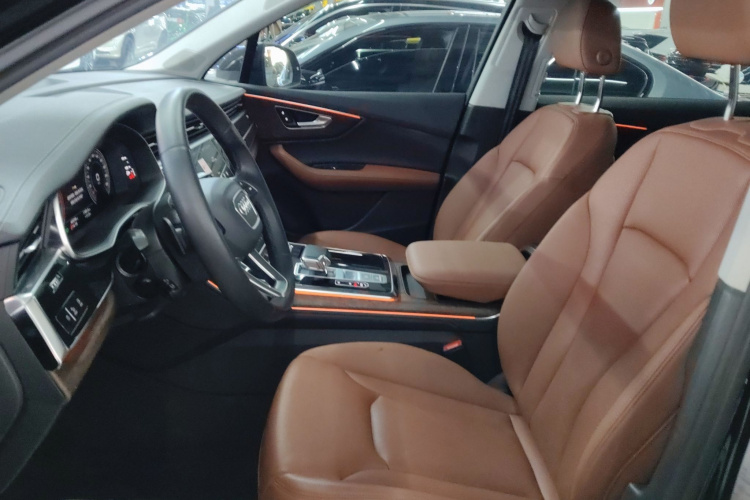 奥迪Q7 2023款 55 TFSI quattro S line运动型中控内饰19