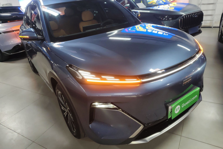 吉利银河 银河星舰7 EM-i 2025款 120km 领航版车身外观3