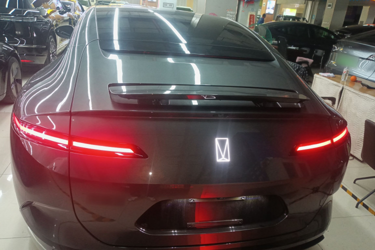 阿维塔12 2025款 Ultra增程版车身外观6