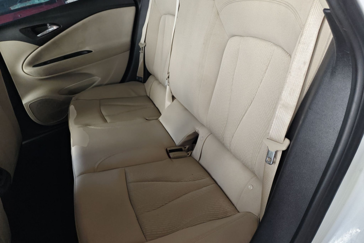 别克 威朗 2019款 三厢 15S 自动进取型中控内饰21