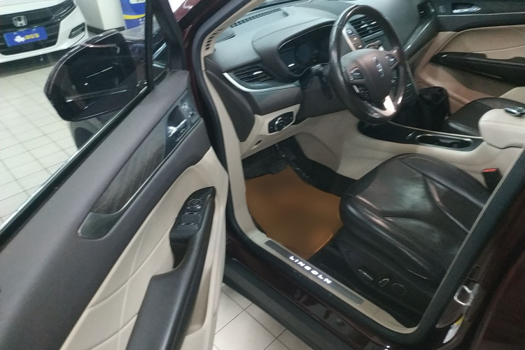 林肯MKC 2017款 2.0T 两驱尊雅版中控内饰7003