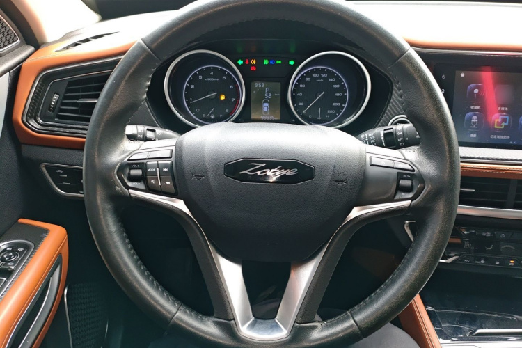 众泰T300 2017款 1.5T CVT尊享型中控内饰13