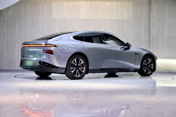 小鹏P7 2021款 480N车身外观6001