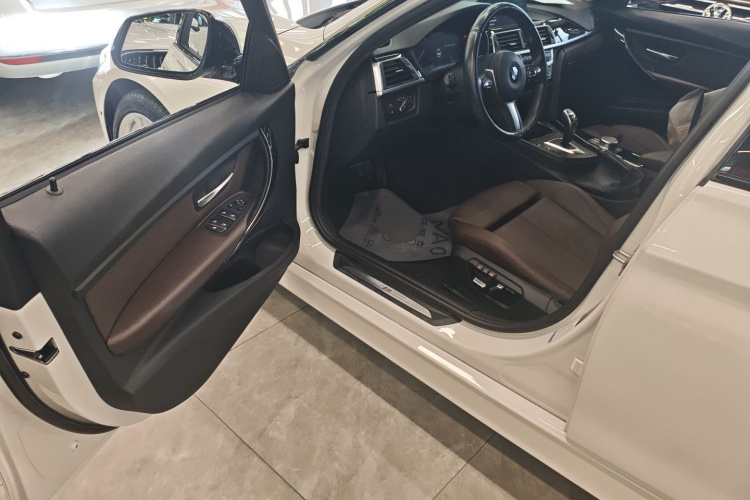 宝马3系 2019款 320Li M运动套装中控内饰20