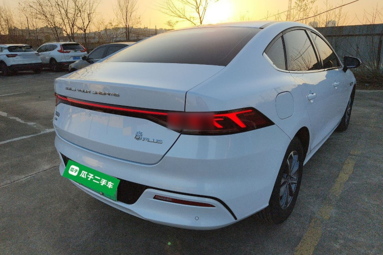 比亚迪 秦PLUS 2024款 荣耀版 DM-i 55KM领先型车身外观7