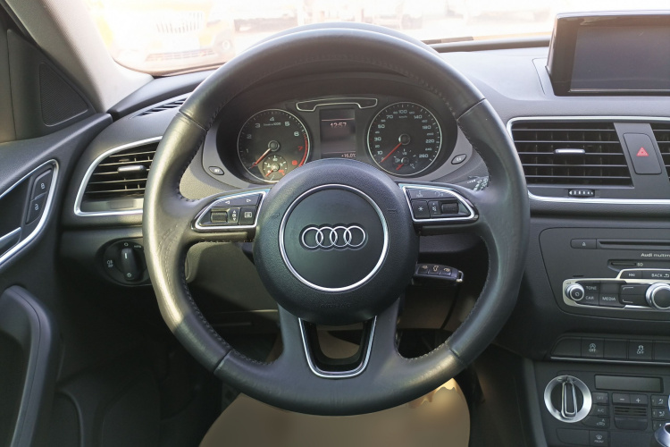 奥迪Q3 2015款 30 TFSI 进取型中控内饰13