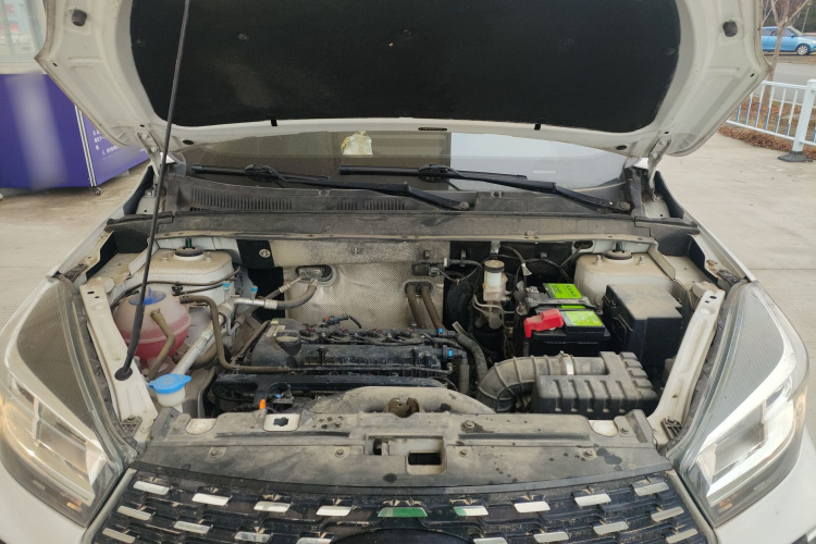 奇瑞 瑞虎5x 2020款 1.5L 手动时尚版机舱底盘24