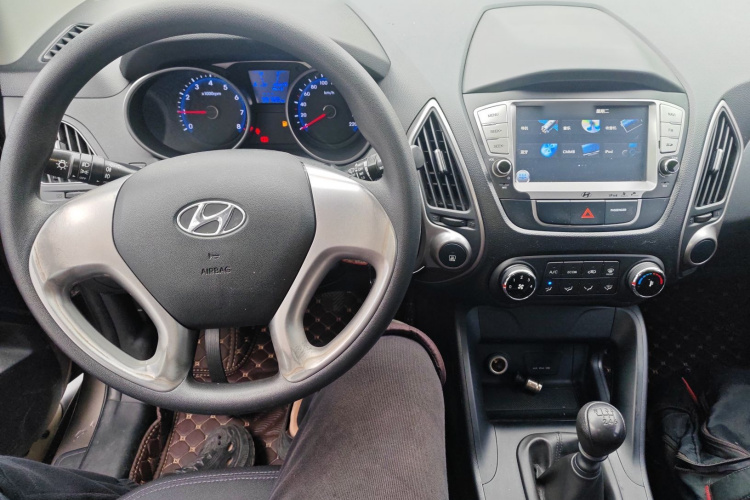 北京现代ix35 2013款 2.0L 手动两驱舒适型GL 国IV中控内饰7002