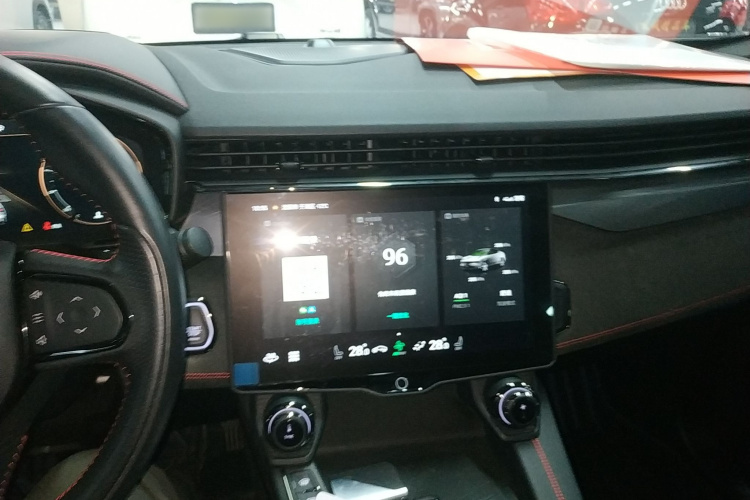 领克05 2020款 2.0TD 四驱劲Halo中控内饰12