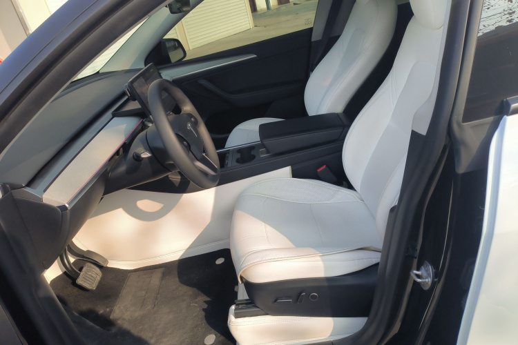 特斯拉 Model Y 2023款 后轮驱动版中控内饰19