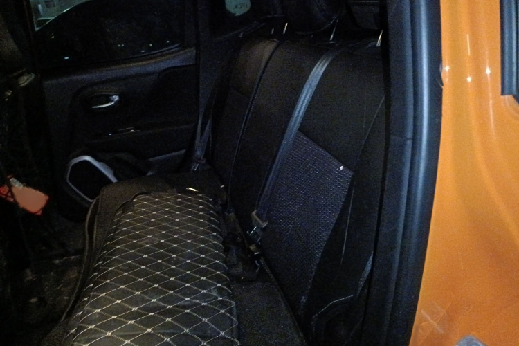 Jeep 自由侠 2018款 互联大屏版 180T 自动高能版中控内饰7004