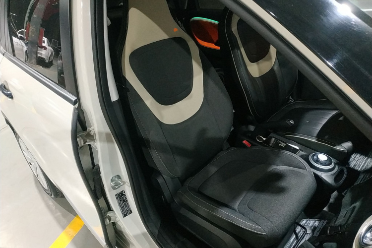 五菱汽车 五菱缤果 2023款 333km 快享款局部细节41