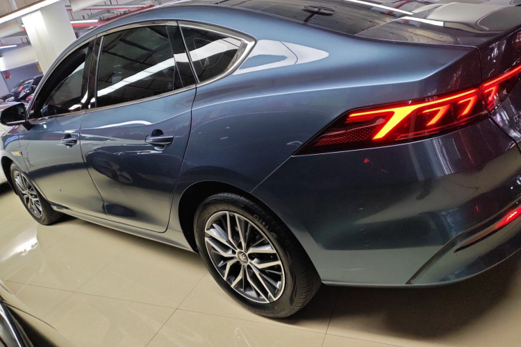 比亚迪 秦PLUS 2024款 荣耀版 EV 510KM超越型车身外观4