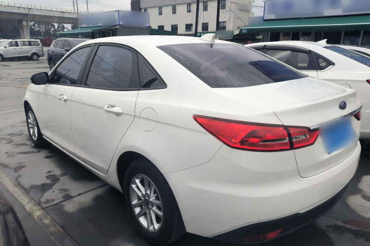 福特 福睿斯 2019款 改款 1.5L 手动质享型 国VI车身外观4