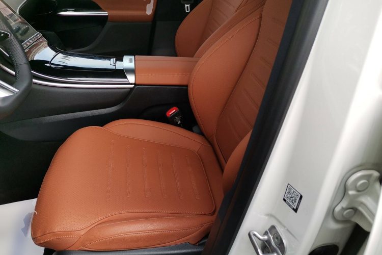 奔驰GLC 2024款 GLC 260 L 4MATIC 豪华型 5座局部细节19