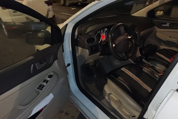 福特 福克斯 2013款 两厢经典 1.8L 手动时尚型中控内饰7003