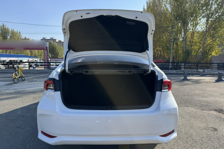 丰田 卡罗拉 2019款 1.2T S-CVT GL-i豪华版中控内饰7008