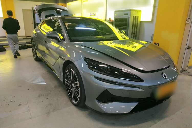 腾势Z9 2024款 1100km 四驱Max版车身外观3