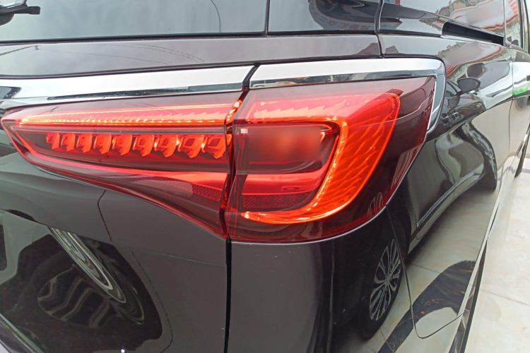 别克GL8 2021款 Avenir艾维亚 六座贤礼版车身外观9