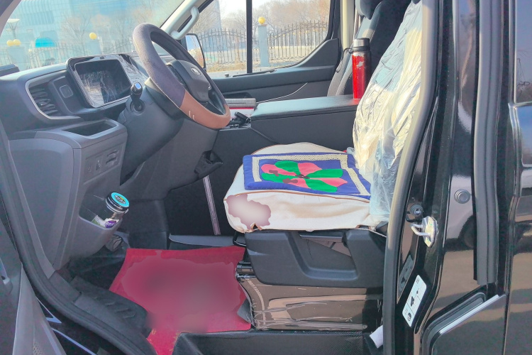 福特 全顺 2023款 2.0T汽油自动多功能商用车中轴中顶5/6座中控内饰19