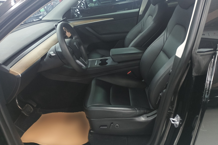 特斯拉 Model Y 2022款 改款 后轮驱动版中控内饰19