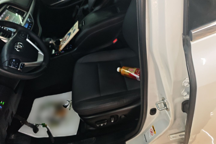 丰田 汉兰达 2017款 2.0T 四驱豪华版 7座局部细节19