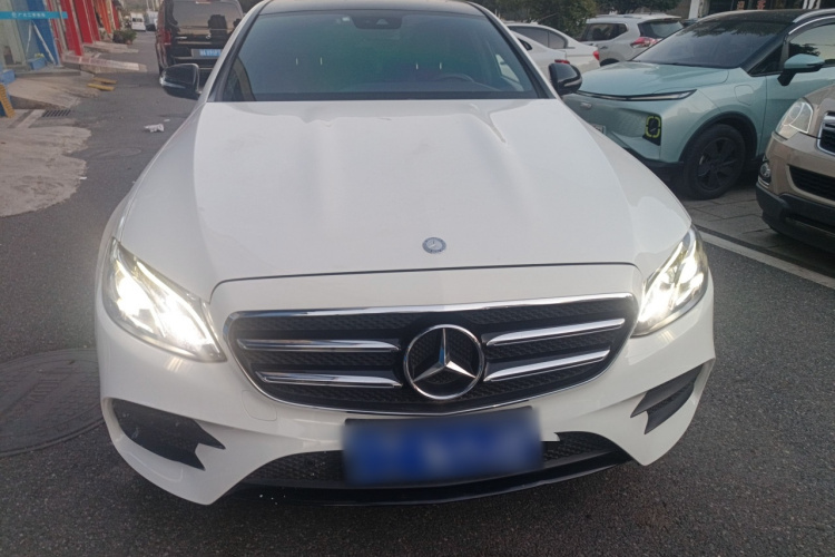 奔驰E级 2017款 E 200 运动型 4MATIC车身外观2