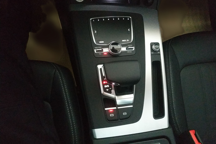 奥迪Q5L 2020款 改款 40 TFSI 荣享时尚型局部细节18