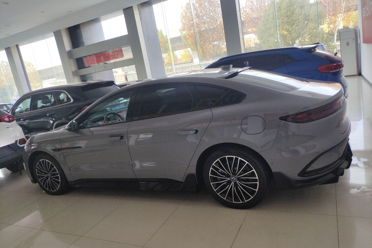 比亚迪 汉 2025款 DM-i 125KM激光雷达智驾型车身外观4