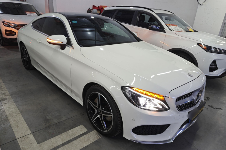 奔驰C级(进口) 2018款 C 200 轿跑车车身外观3