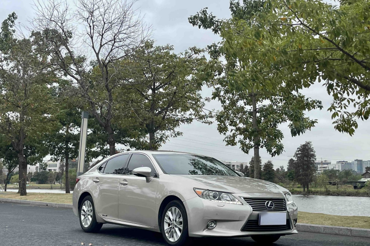 雷克萨斯ES 2013款 300h 精英版车身外观6006