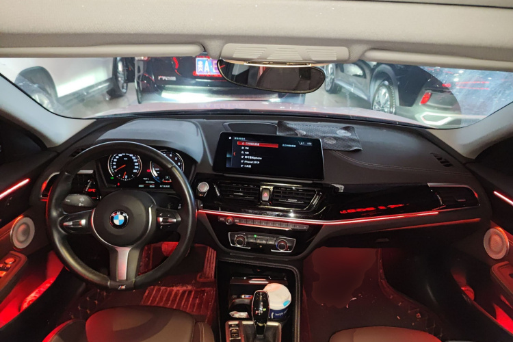 宝马1系 2021款 改款 125i M运动曜夜版中控内饰7002