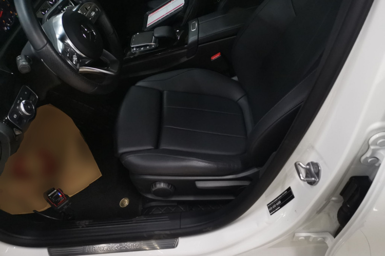 奔驰A级 2022款 改款 A 200 L 运动轿车时尚型中控内饰19