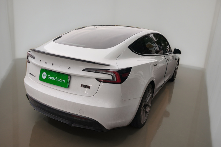 特斯拉 Model 3 2024款 高性能全轮驱动版车身外观7