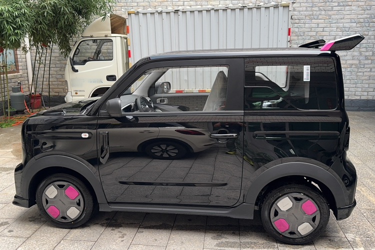 吉利汽车 2025款 210km 熊猫卡丁车身外观6005